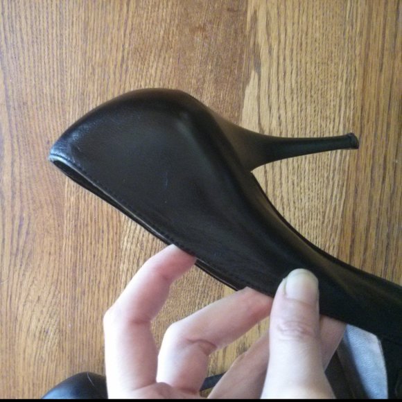 BCBG Black Leather w/ Ribbon Bow Detail Pumps Sz 8.5 Retro Romantic Holiday Work - Picture 8 of 16